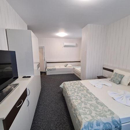 רבדה Villa Yanevi מראה חיצוני תמונה