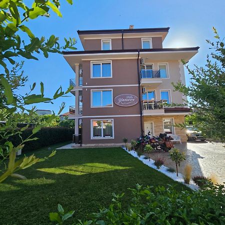 רבדה Villa Yanevi מראה חיצוני תמונה