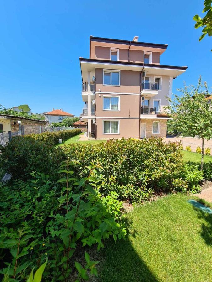 רבדה Villa Yanevi מראה חיצוני תמונה