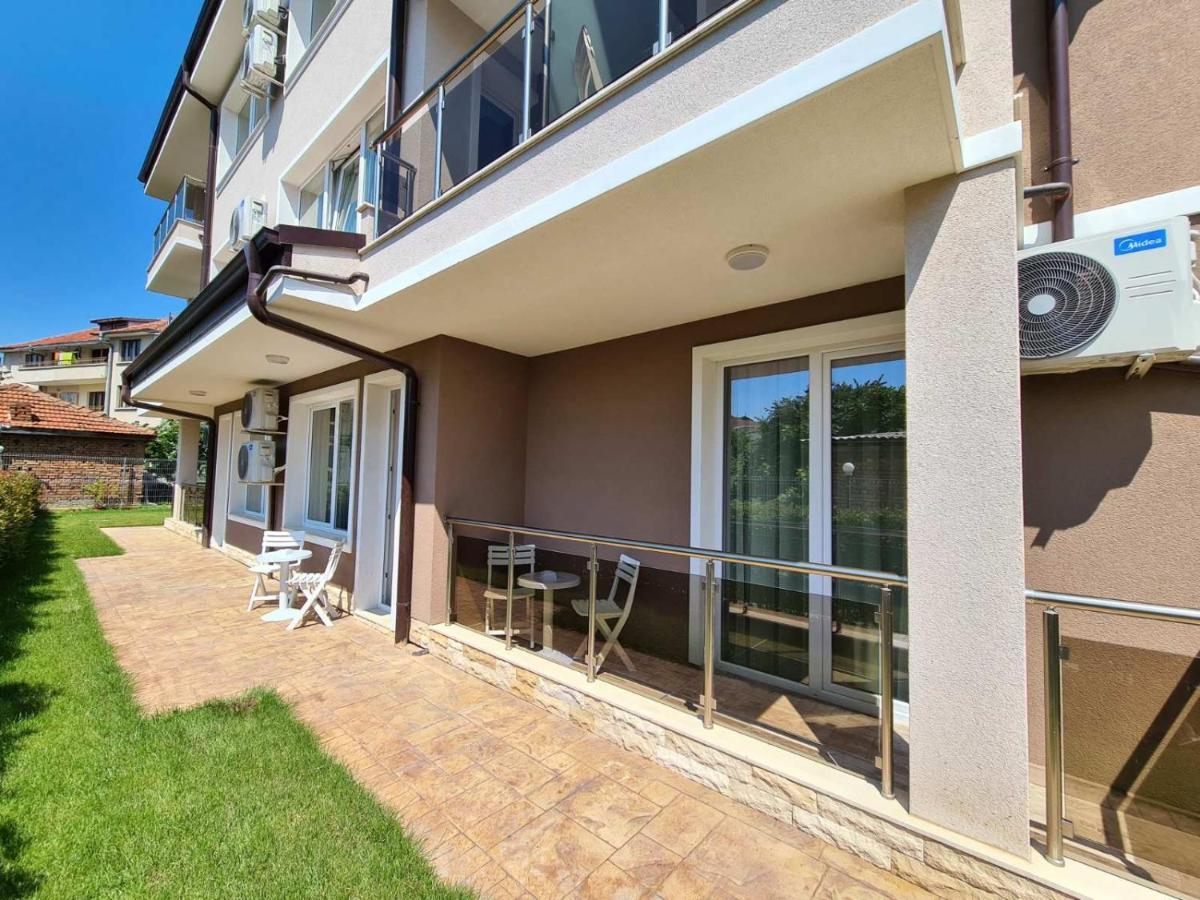 רבדה Villa Yanevi מראה חיצוני תמונה