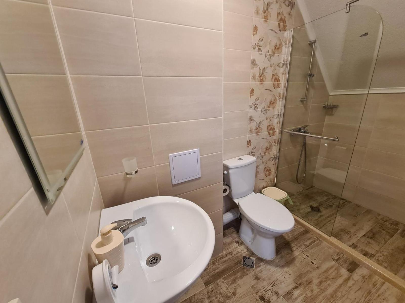 רבדה Villa Yanevi מראה חיצוני תמונה