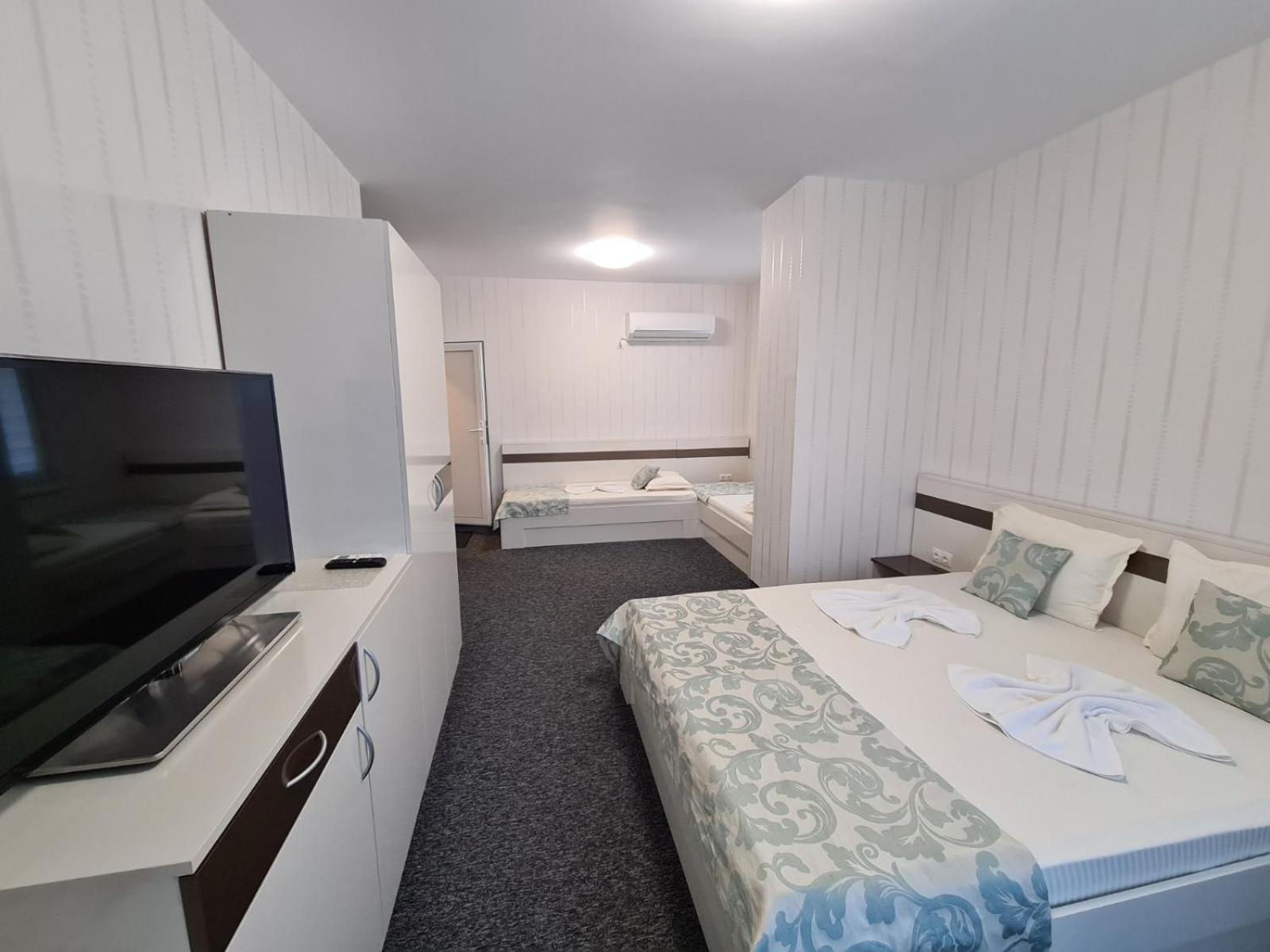 רבדה Villa Yanevi מראה חיצוני תמונה