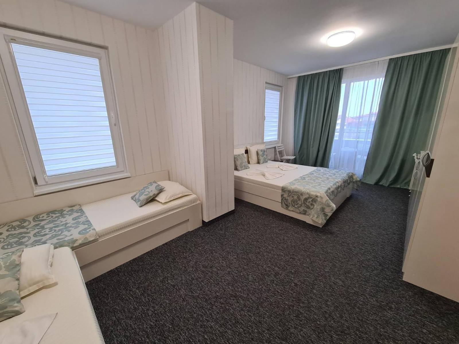 רבדה Villa Yanevi מראה חיצוני תמונה
