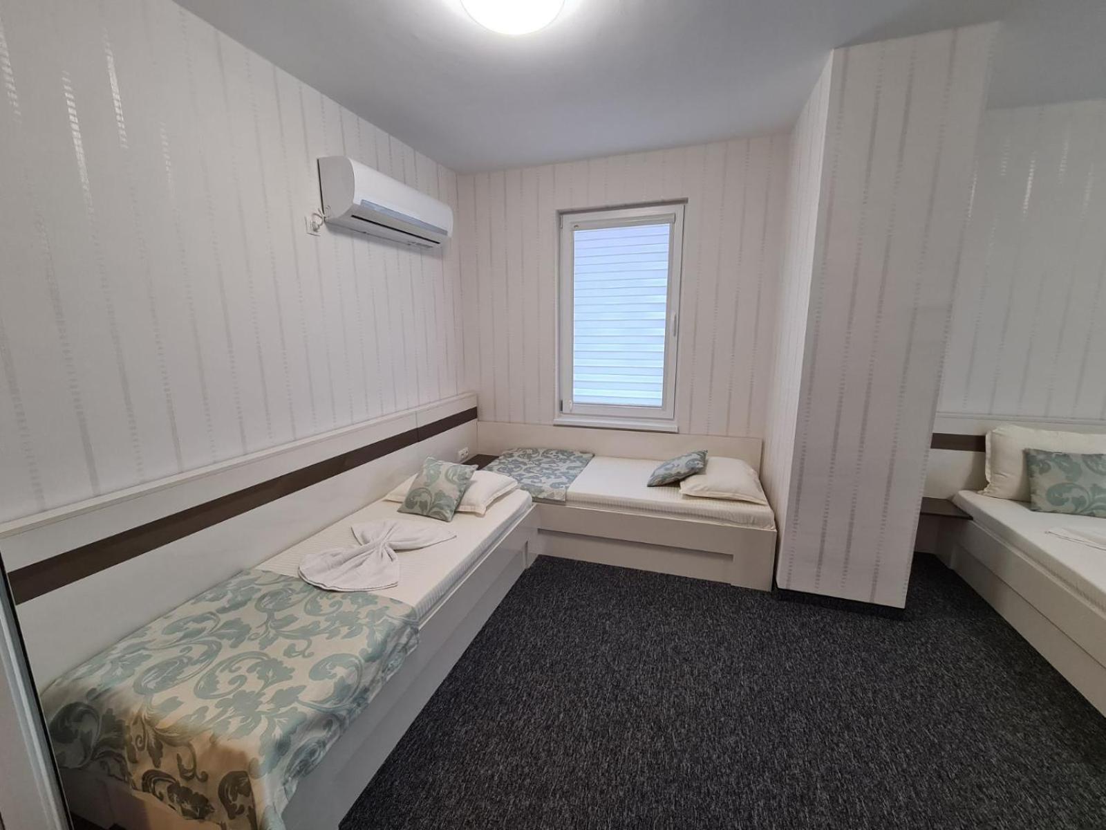 רבדה Villa Yanevi מראה חיצוני תמונה