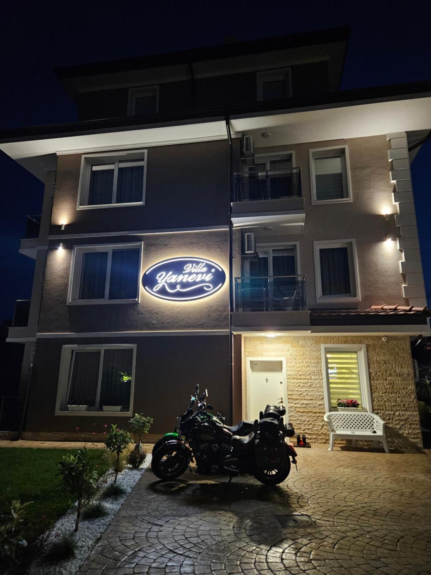 רבדה Villa Yanevi מראה חיצוני תמונה