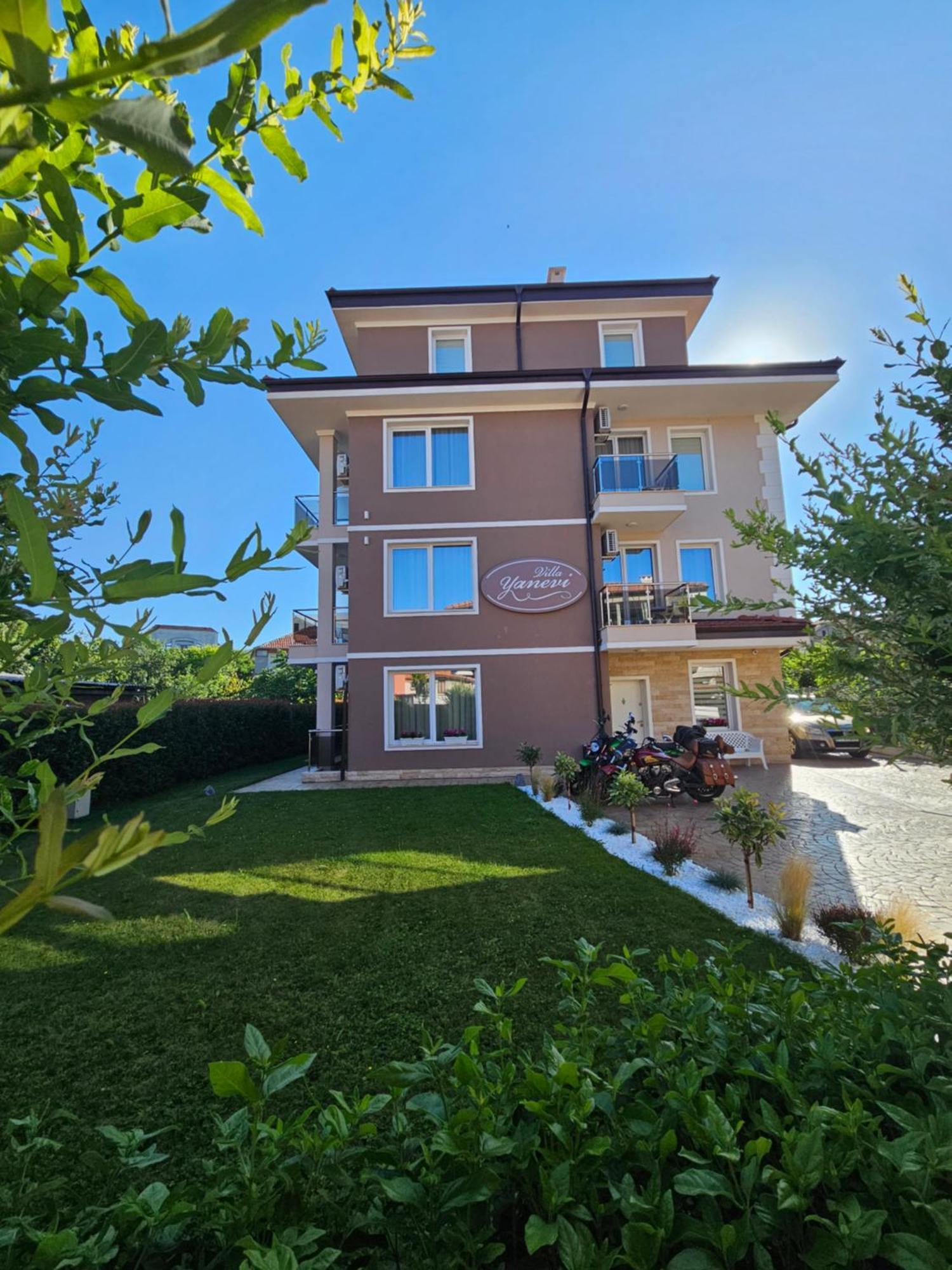 רבדה Villa Yanevi מראה חיצוני תמונה